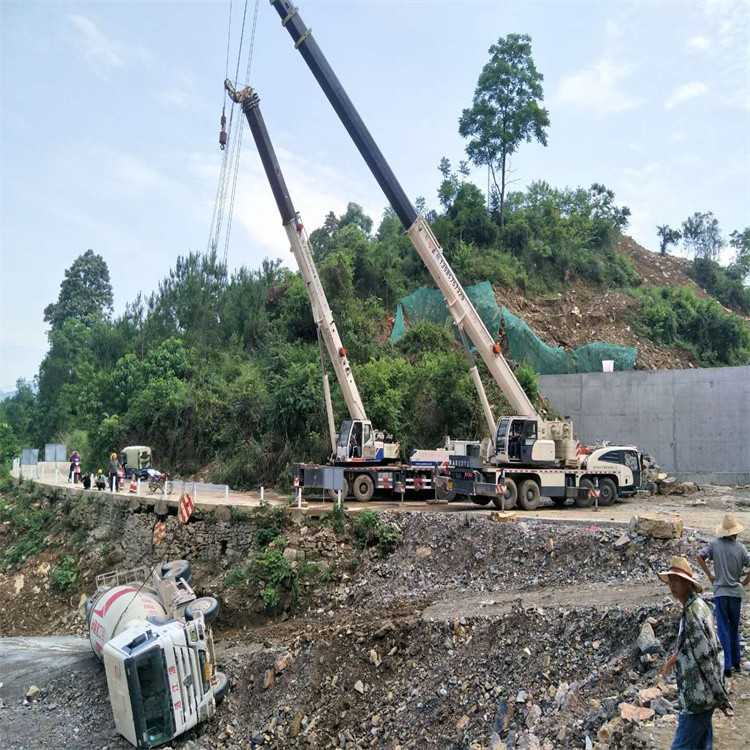定兴县汽车掉沟里叫吊车救援要多少钱